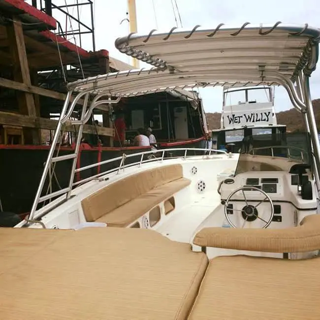 Magnum boat charter
